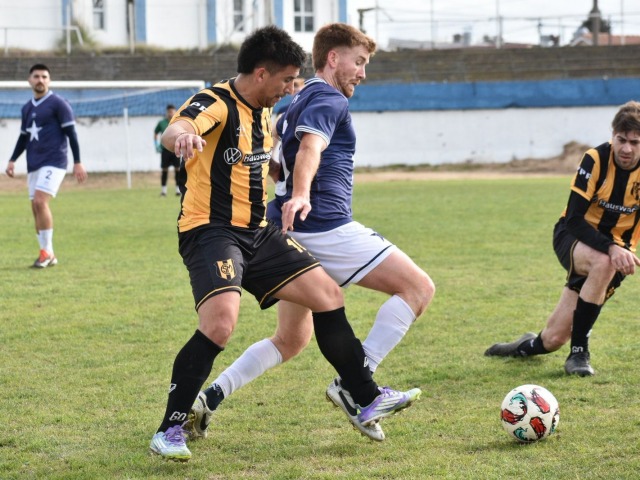Racing gole en su debut como local y es escolta de Espigas